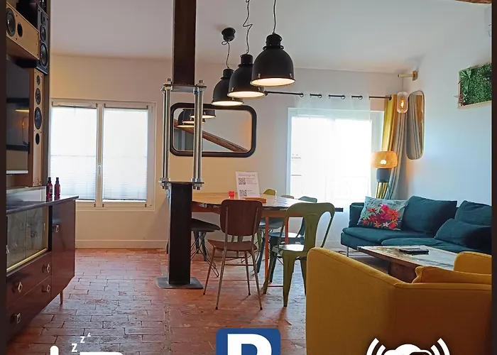 Loft Central Spacieux - Parking Inclus
